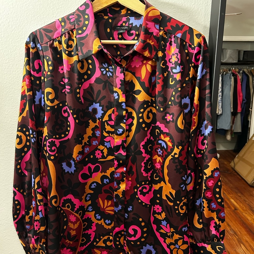 Ann Taylor Size Medium Silky Bold Paisley Colorful Blouse